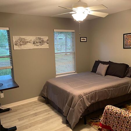 Family Friendly Home In Walking District, 5 Minutes From Beach ガルフ・ショアーズ エクステリア 写真